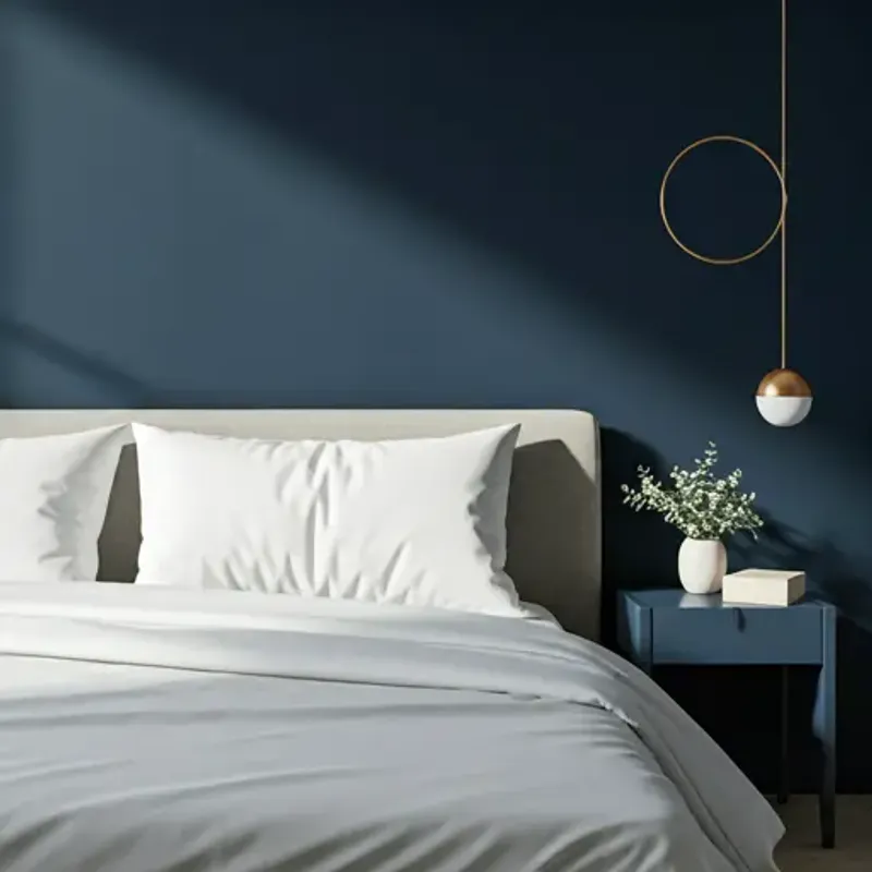 Quarto minimalista com luz natural suave